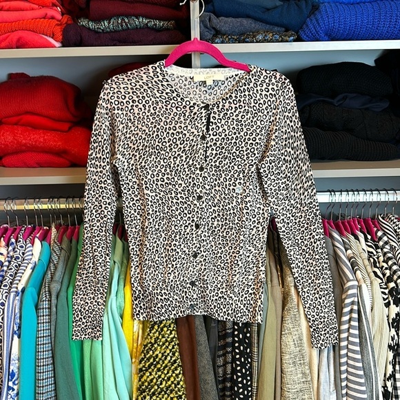 LOFT Sweaters - Loft tan/white/black dotted long sleeve button front cardigan size XS